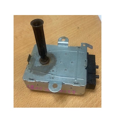 Moteur de tourne broche pour four